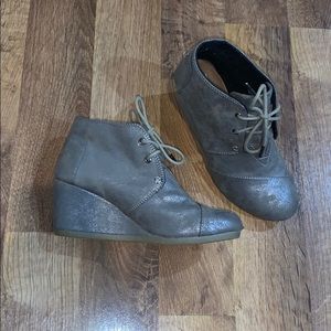 Toms Charcoal grey slight shimmer wedges